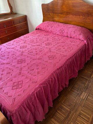 Colcha ganchillo y tela fucsia