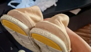 Mocasines Crocs Lona Beige/Blanco Nuevos