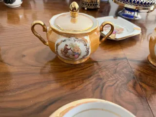 Set caffè in porcellana e metallo dorato Vintage