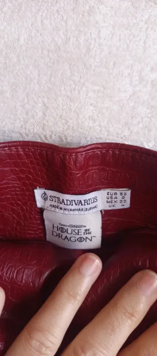 Falda cuero roja con cordones