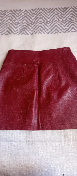 Falda cuero roja con cordones