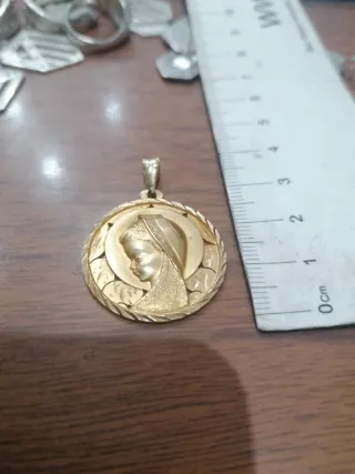 Medalla Virgen Niña Oro 18kt