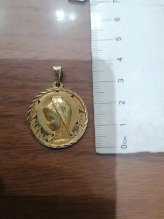 Medalla Virgen Niña Oro 18kt