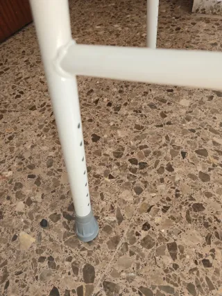 Silla de apoyo con brazos y respaldo