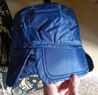 2 Cappelli con visiera e paraorecchie