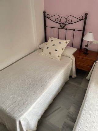 Dormitorio con 2 camas individuales