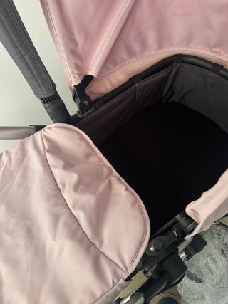 Carrito de bebé rosa