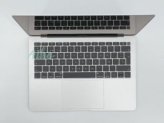 MacBook Air 13" (2018) Intel Core i5 1.6GHz 2 núcleos - SSD 128GB - RAM 8GB - Plata