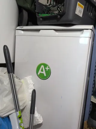 Nevera pequeña blanca