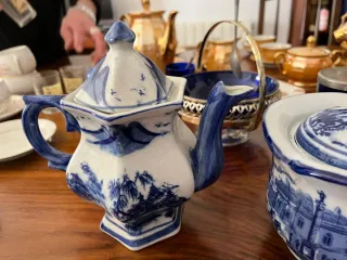 Set di piatti in porcellana blu e bianco