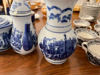 Set di piatti in porcellana blu e bianco