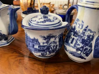 Set di piatti in porcellana blu e bianco