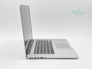 MacBook Pro 15" Intel Core i7 2.2GHz 4 núcleos - SSD 512GB - 16GB RAM