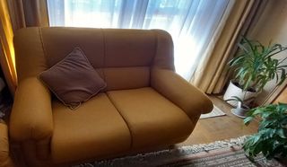 2 Sofás; 3 plazas mas 2 plazas, en perfecto estado