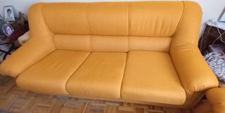 2 Sofás; 3 plazas mas 2 plazas, en perfecto estado