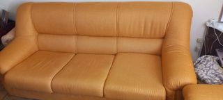 2 Sofás; 3 plazas mas 2 plazas, en perfecto estado