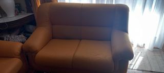 2 Sofás; 3 plazas mas 2 plazas, en perfecto estado