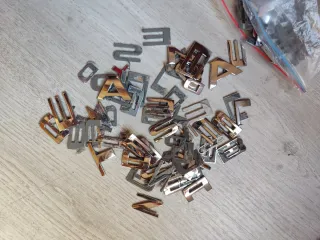 Regalo .Letras metálicas para coche.