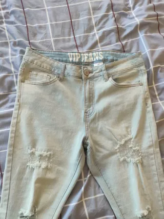 Pantalones vaqueros desgastados