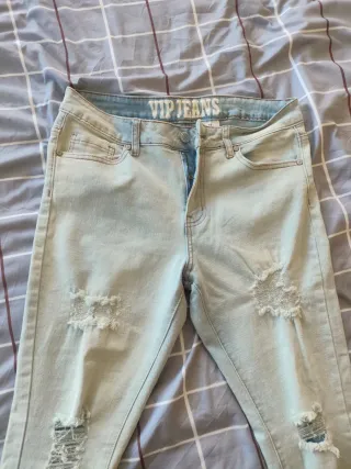 Pantalones vaqueros desgastados