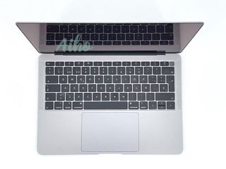 MacBook Air 13" (2019) Intel Core i5 1.6GHz 2 núcleos - SSD 128GB - RAM 8GB - Gris Espacial