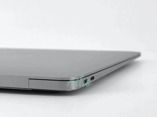 MacBook Air 13" (2019) Intel Core i5 1.6GHz 2 núcleos - SSD 128GB - RAM 8GB - Gris Espacial