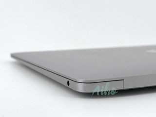 MacBook Air 13" (2019) Intel Core i5 1.6GHz 2 núcleos - SSD 128GB - RAM 8GB - Gris Espacial