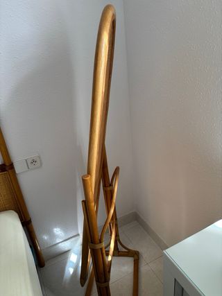 Specchio da terra in vimini e legno