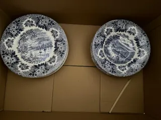 Plato decorativo azul y blanco lago Coniston