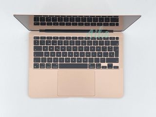 MacBook Air 13" M1 (2020) 8 CPU/7 GPU núcleos - SSD 256Gb - RAM 8Gb - Dorado