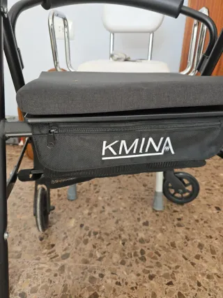 Andador con asiento y ruedas