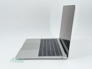 MacBook Air 13" M1 (2020) 8 CPU/7 GPU núcleos - SSD 256Gb - RAM 8Gb - Plata