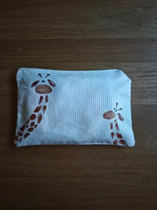 Lote jirafa: mochila, neceser y bandana