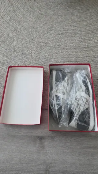 Deportivas Carolina Herrera CH Blancas y Negras