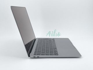 MacBook Air 13" (2018) Intel Core i5 1.6GHz 2 núcleos - SSD 128GB - RAM 8GB - Gris Espacial