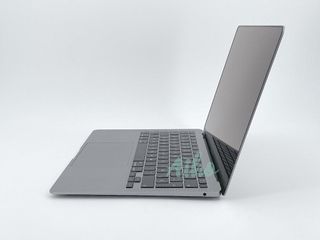 MacBook Air 13" (2018) Intel Core i5 1.6GHz 2 núcleos - SSD 128GB - RAM 8GB - Gris Espacial