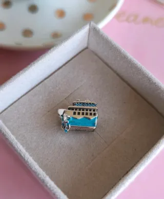 Charm Barco Crucero Azul y Plata