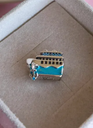 Charm Barco Crucero Azul y Plata