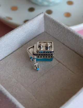 Charm Barco Crucero Azul y Plata