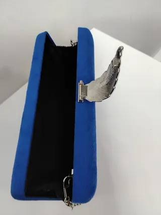 Bolso de fiesta azulón con cadena