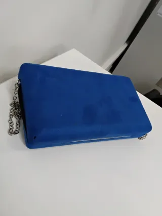 Bolso de fiesta azulón con cadena