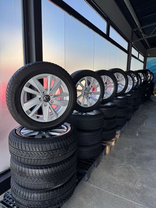 LLANTAS VW 16" ORIGINALES + NEUMATICOS PIRELLI