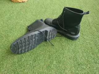 Botas negras de piel