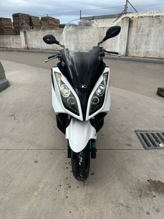 Kymco SuperDink 300i Maxi Scooter