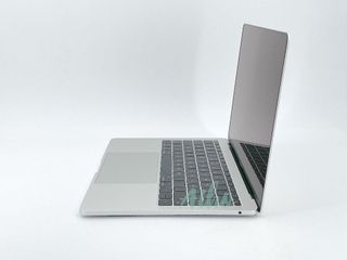 MacBook Pro 13" (2017) Intel Core i7 2.5GHz 2 núcleos - SSD 512Gb - 16GB RAM - Plata