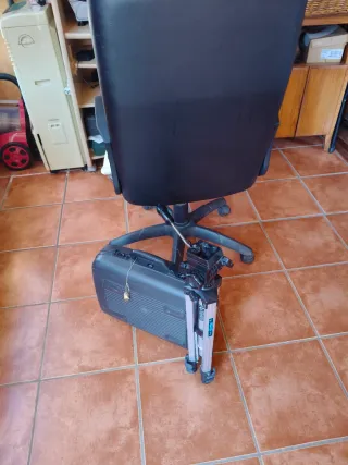 Maletín de cámara con trípode