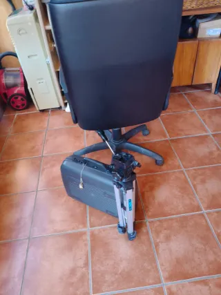 Maletín de cámara con trípode