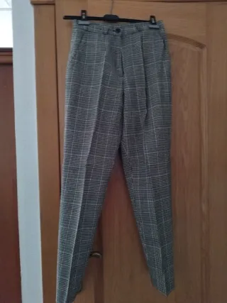 Pantalones de cuadros grises
