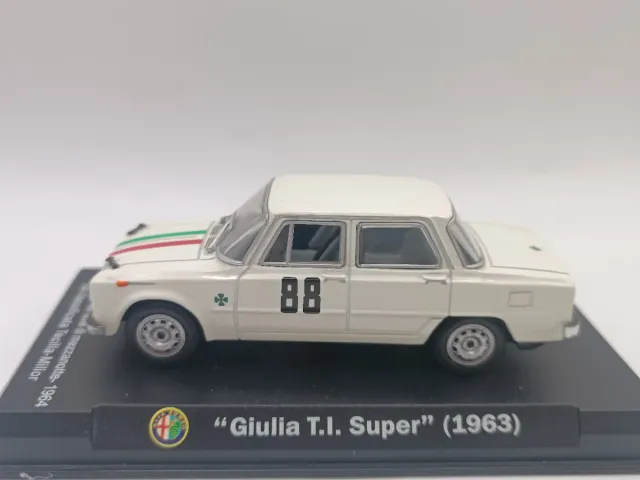 Modellino Alfa Romeo Giulia T.I. Super 1963