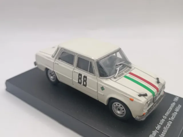 Modellino Alfa Romeo Giulia T.I. Super 1963